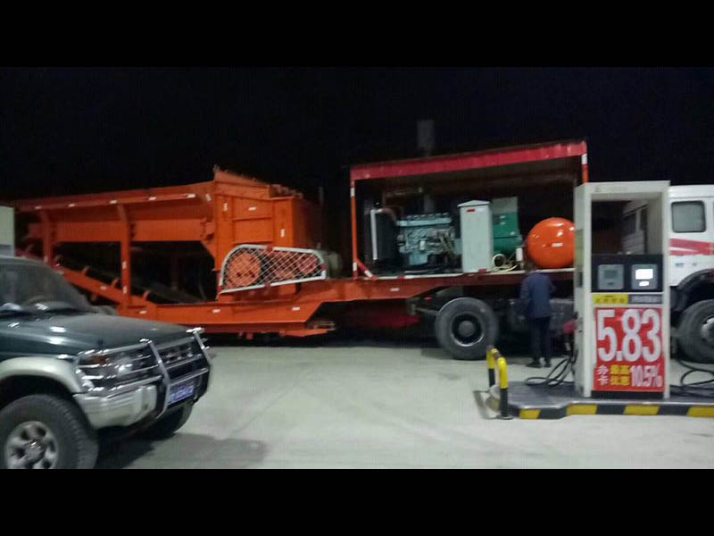 80.jpg 碎石移動破碎機.jpg